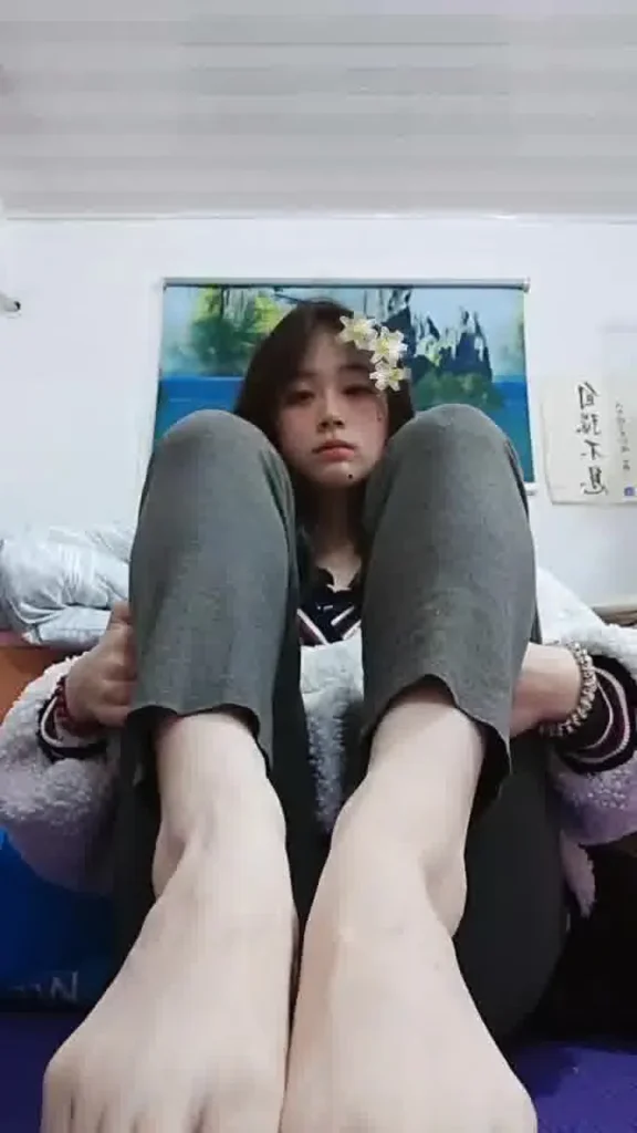 脚模面试脸足同框套路系列-175 穿着校服 [17V/321M]插图2