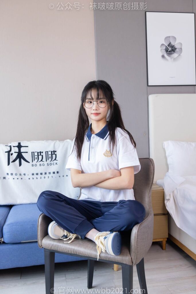 [BoBoSocks袜啵啵]NO.446 甜甜圈 板鞋、白棉袜、白丝、校服裤里丝[150P/1V/6.08GB]插图2