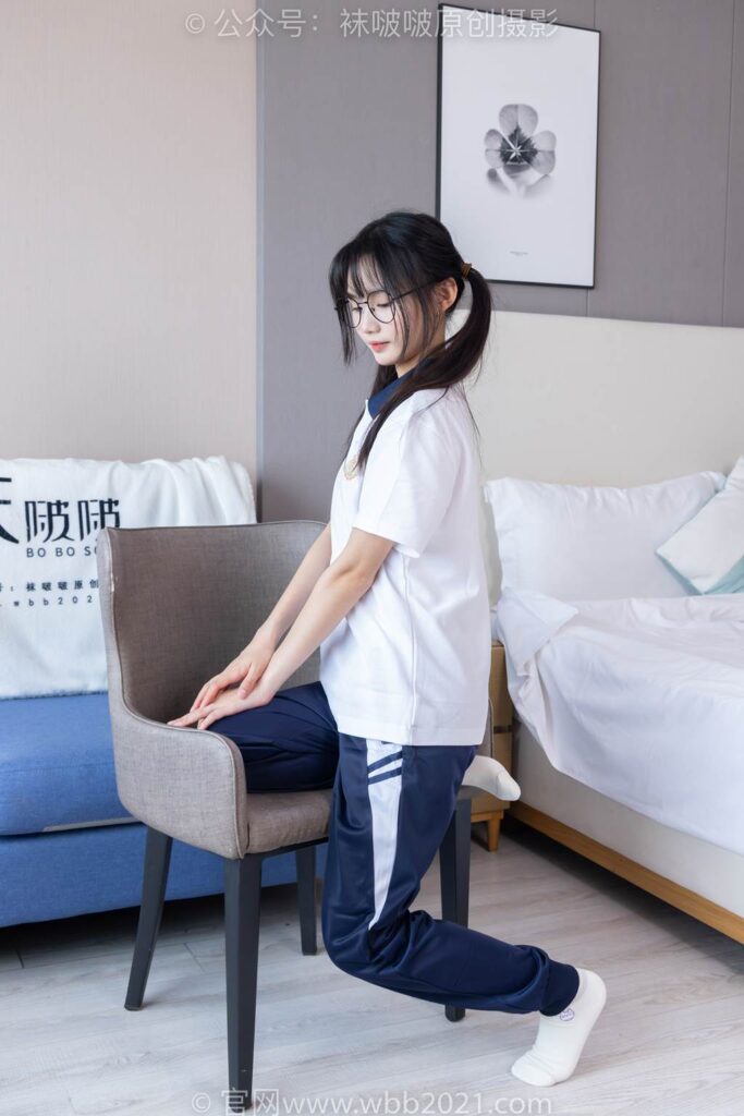 [BoBoSocks袜啵啵]NO.446 甜甜圈 板鞋、白棉袜、白丝、校服裤里丝[150P/1V/6.08GB]插图3