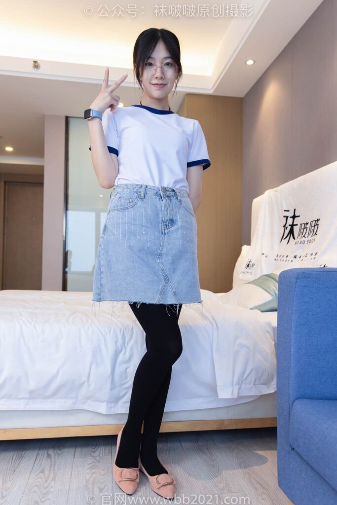 [BoBoSocks袜啵啵]NO.447 小甜豆 平底鞋、厚黑丝、踩方便面、圣女果、橘子、巧克力蛋糕剧情[140P/1V/7.23GB]插图1