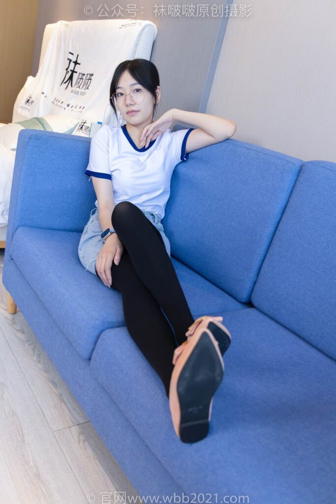 [BoBoSocks袜啵啵]NO.447 小甜豆 平底鞋、厚黑丝、踩方便面、圣女果、橘子、巧克力蛋糕剧情[140P/1V/7.23GB]插图2