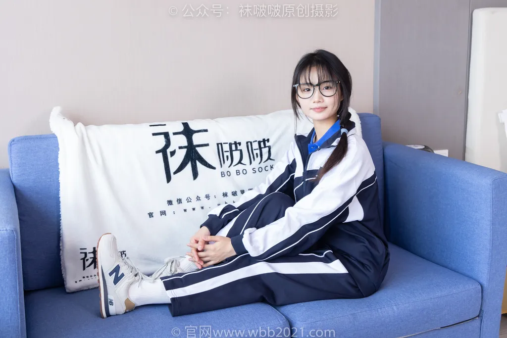 [BoBoSocks袜啵啵]NO.456 甜甜圈-运动鞋、白棉袜、裸足、校服[150P/1V/6.46GB]插图2