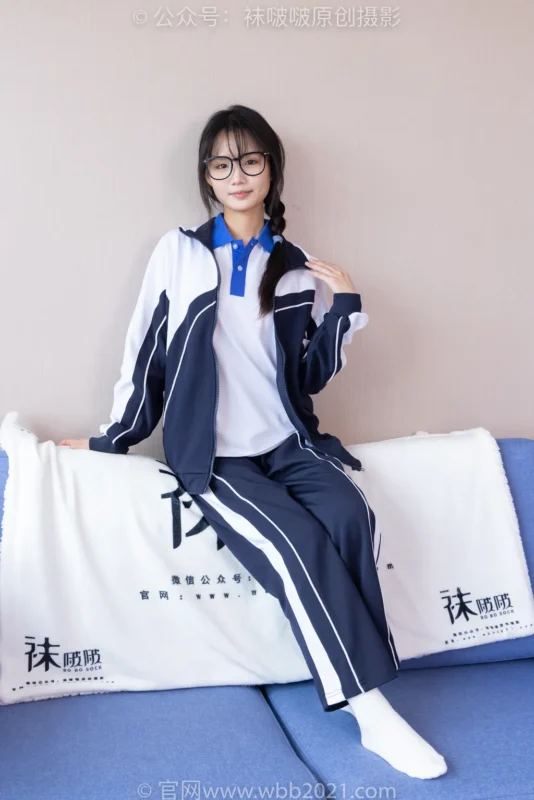 [BoBoSocks袜啵啵]NO.456 甜甜圈-运动鞋、白棉袜、裸足、校服[150P/1V/6.46GB]-无料摄影圈