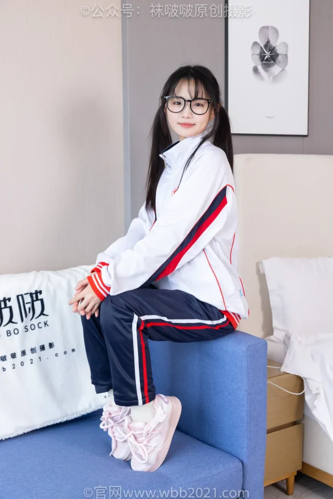 [BoBoSocks袜啵啵]NO.458 甜甜圈-板鞋、白棉袜、肉丝、校服裤里丝[150P/1V/7.35GB]插图2