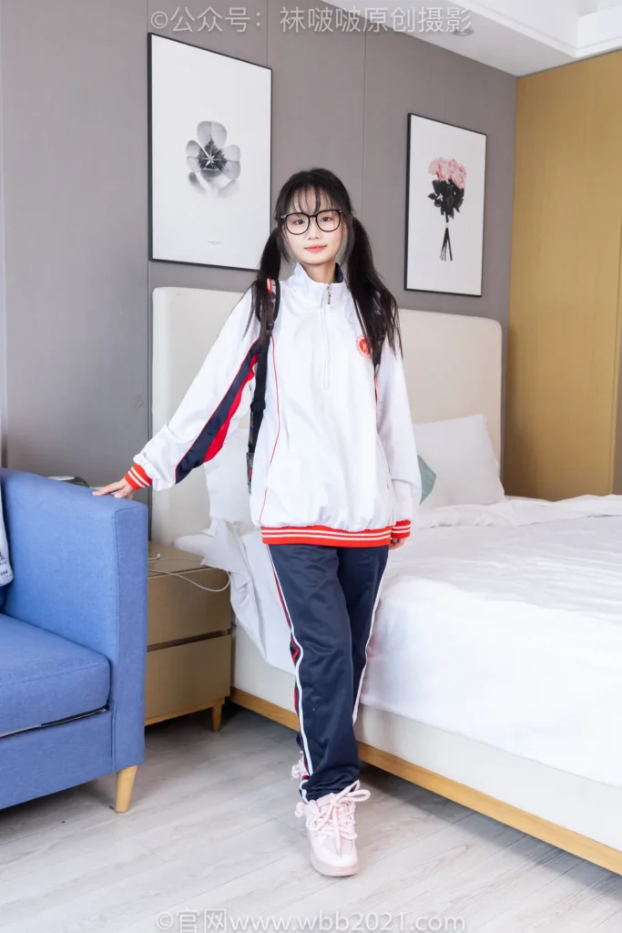 [BoBoSocks袜啵啵]NO.458 甜甜圈-板鞋、白棉袜、肉丝、校服裤里丝[150P/1V/7.35GB]插图1