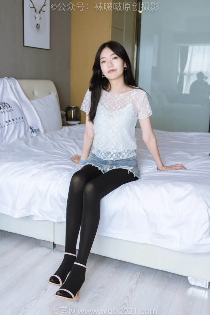 [BoBoSocks袜啵啵]NO.459 小甜豆-高跟凉鞋、厚黑丝、穿鞋踩包子和橘子剧情[150P/1V/9.04GB]插图1