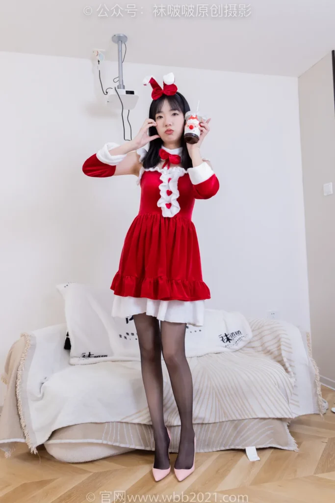 [BoBoSocks袜啵啵]NO.469 小甜豆-高跟鞋、油亮白丝、油亮肉丝、油亮黑丝、小甜豆手写祝福圣诞牌剧情[188P/1V/7.08GB]插图2