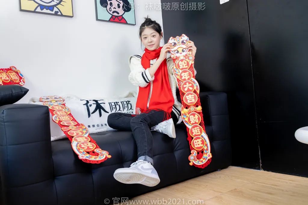 [BoBoSocks袜啵啵]NO.481 糯米-板鞋、白棉袜、裸足、对联迎新春，半脱袜子剧情[150P/1V/6.15GB]插图2