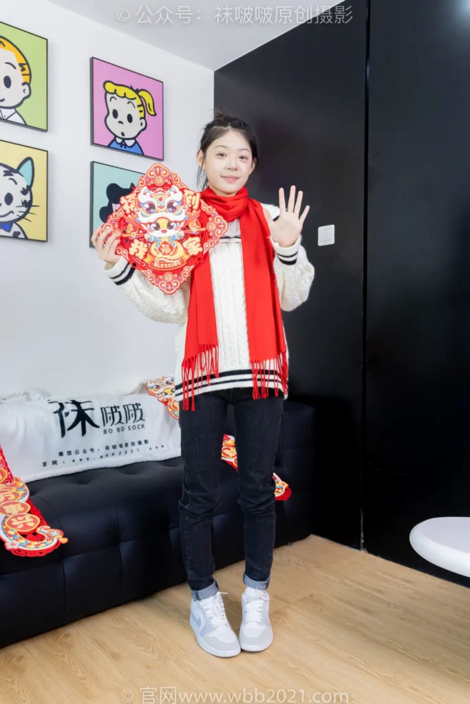 [BoBoSocks袜啵啵]NO.481 糯米-板鞋、白棉袜、裸足、对联迎新春，半脱袜子剧情[150P/1V/6.15GB]插图1