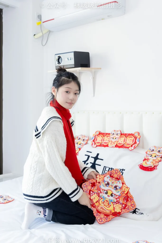 [BoBoSocks袜啵啵]NO.481 糯米-板鞋、白棉袜、裸足、对联迎新春，半脱袜子剧情[150P/1V/6.15GB]插图3