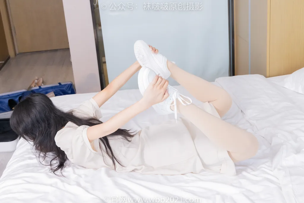 [BoBoSocks袜啵啵]NO.483 奶油-板鞋、白船袜厚肉丝叠穿、厚肉丝、瑜伽动作、船袜和丝袜分别踩葡萄剧情[170P/1V/7.13GB]插图3