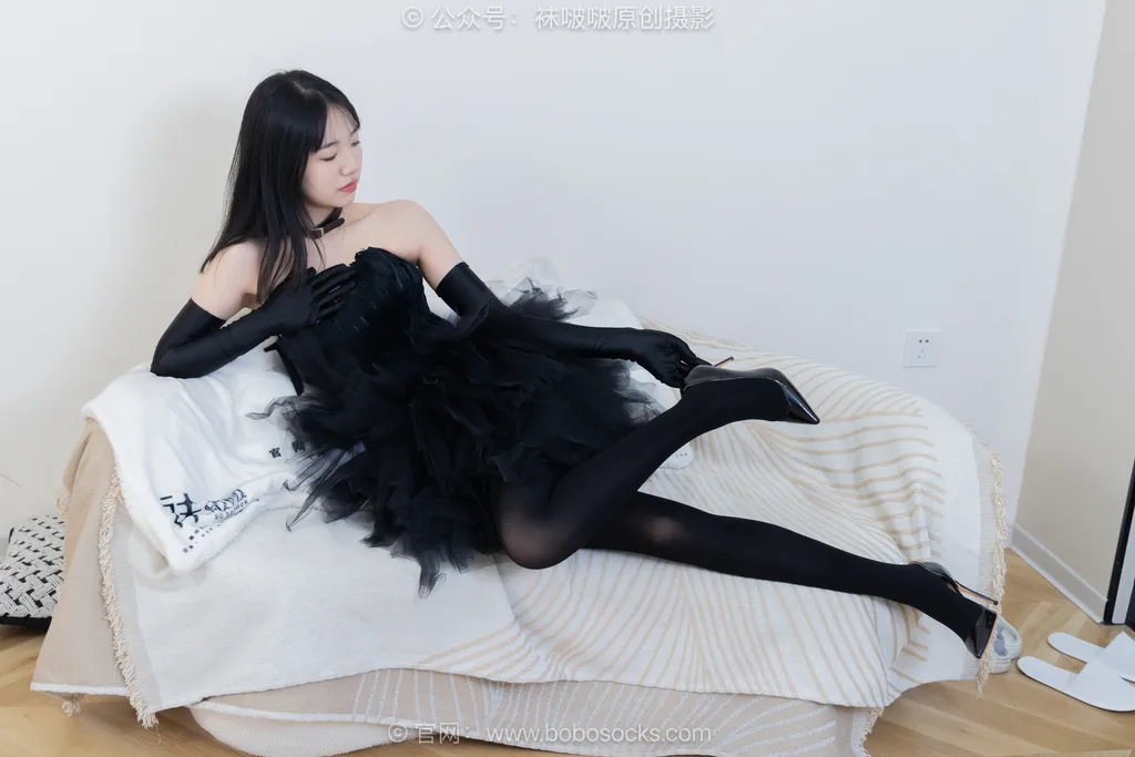 [BoBoSocks袜啵啵]NO.487 小甜豆 高跟鞋、油亮厚黑丝、黑色丝手套[145P/1V/5.59GB]插图2