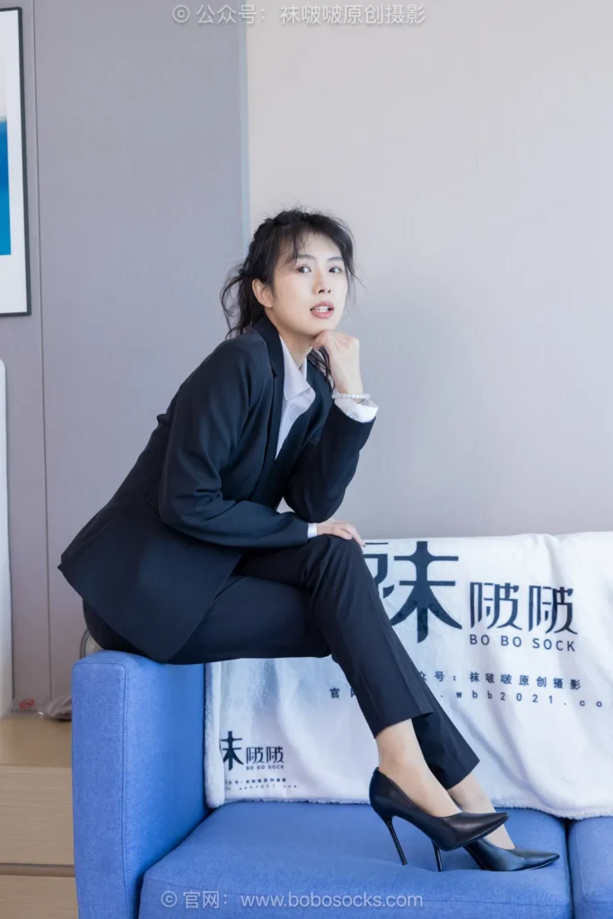 [BoBoSocks袜啵啵]NO.489 奶油 两双高跟鞋、薄肉丝、ol制服裤里丝、黑色美甲[151P/1V/7.76GB]插图3