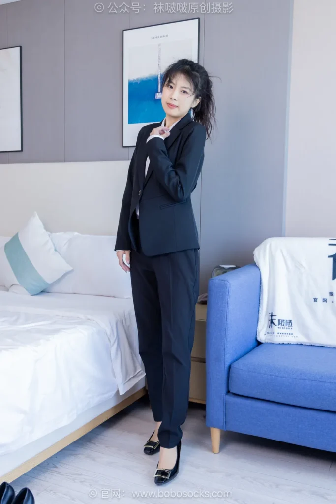 [BoBoSocks袜啵啵]NO.489 奶油 两双高跟鞋、薄肉丝、ol制服裤里丝、黑色美甲[151P/1V/7.76GB]插图1