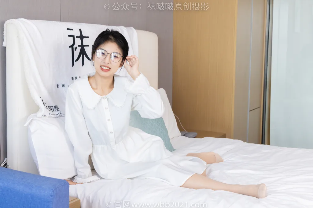 [BoBoSocks袜啵啵]NO.494 奶油-帆布鞋、薄肉丝、薄肉丝踩小蛋糕剧情[160P/1V/6.97GB]插图3