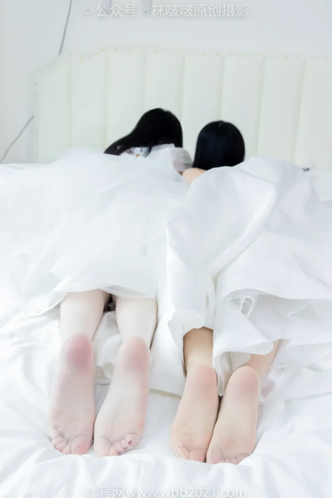 [BoBoSocks袜啵啵]NO.510 小甜豆&甜甜圈-两双高跟鞋、薄肉丝、薄白丝、婚纱主题、互相帮对方腿脚涂抹[172P/1V/7.02GB]插图3