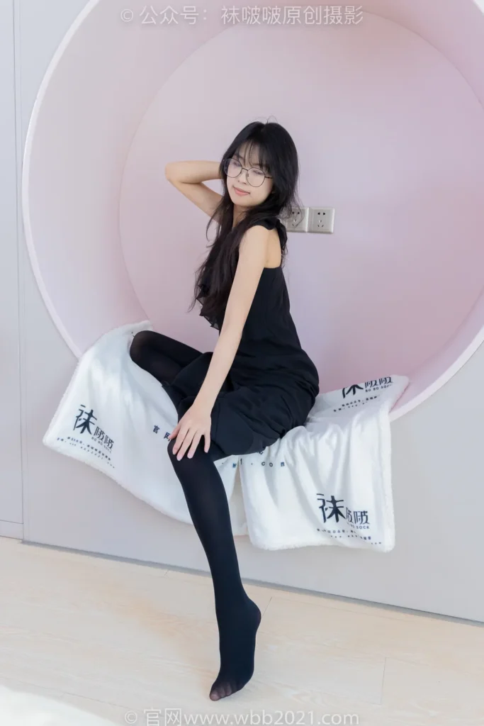 [BoBoSocks袜啵啵]NO.511 奶油-平底鞋、厚黑丝、做瑜伽动作时老头乐挠脚剧情[140P/1V/5.67GB]插图