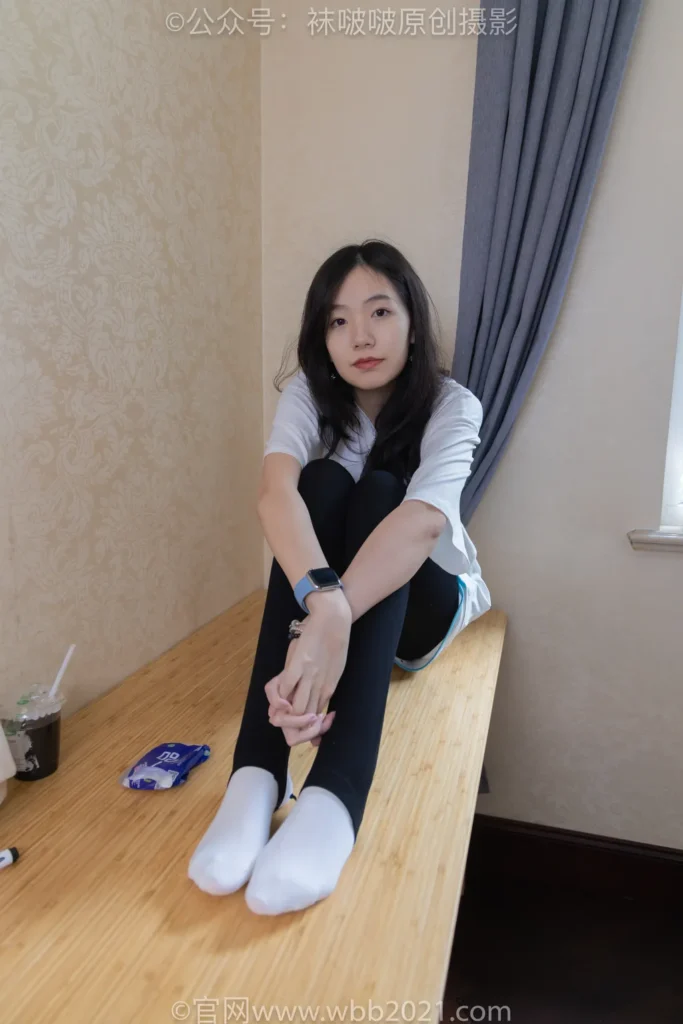 [BoBoSocks袜啵啵]NO.516 小甜豆-板鞋、厚黑色踩脚裤袜、白棉袜[145P/1V/7.18GB]插图3