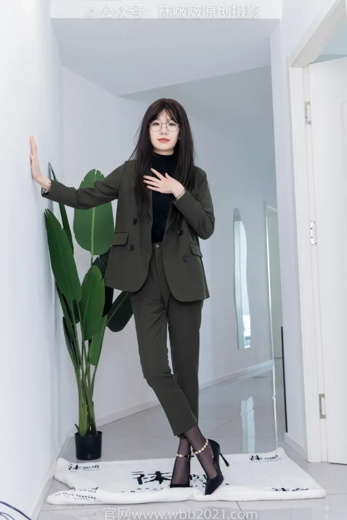 [BoBoSocks袜啵啵]NO.519 小甜豆 高跟鞋、薄黑丝、裸足、ol制服、裤里丝[143P/1V/6.70GB]插图1