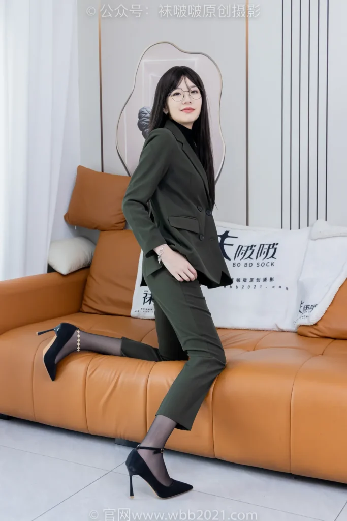 [BoBoSocks袜啵啵]NO.519 小甜豆 高跟鞋、薄黑丝、裸足、ol制服、裤里丝[143P/1V/6.70GB]插图2