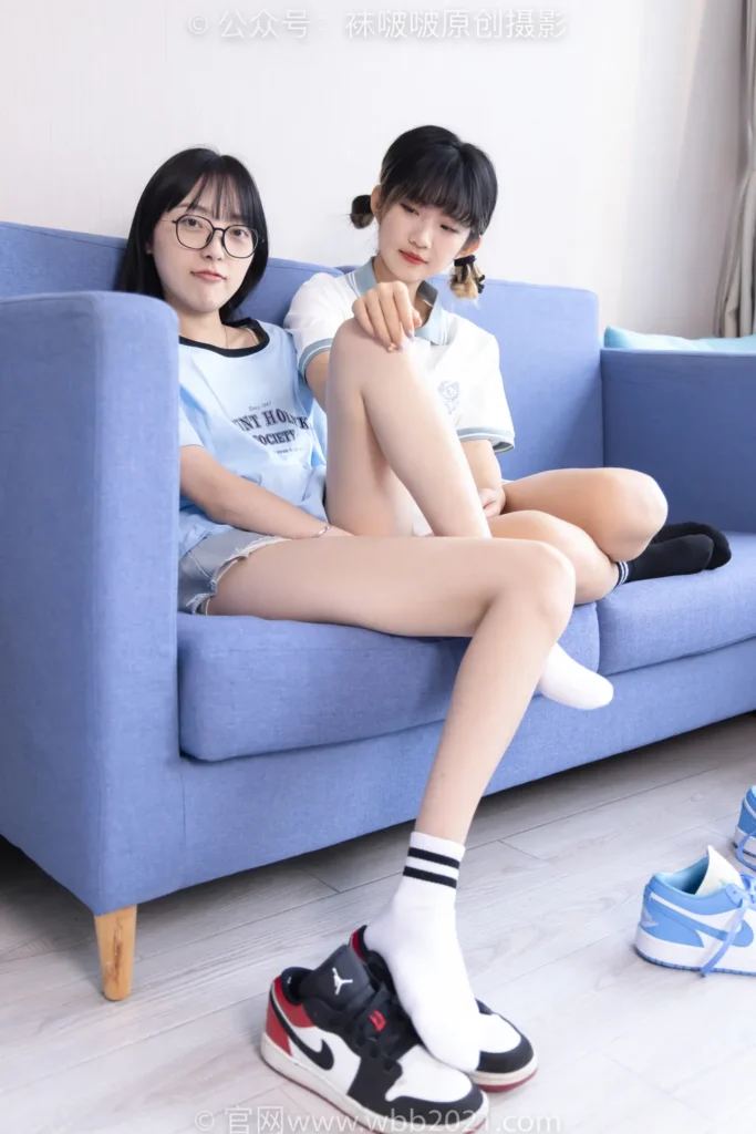 [BoBoSocks袜啵啵]NO.520 稚予&砂糖 板鞋、黑棉袜、白棉袜、裸足[160P/1V/5.71GB]插图2