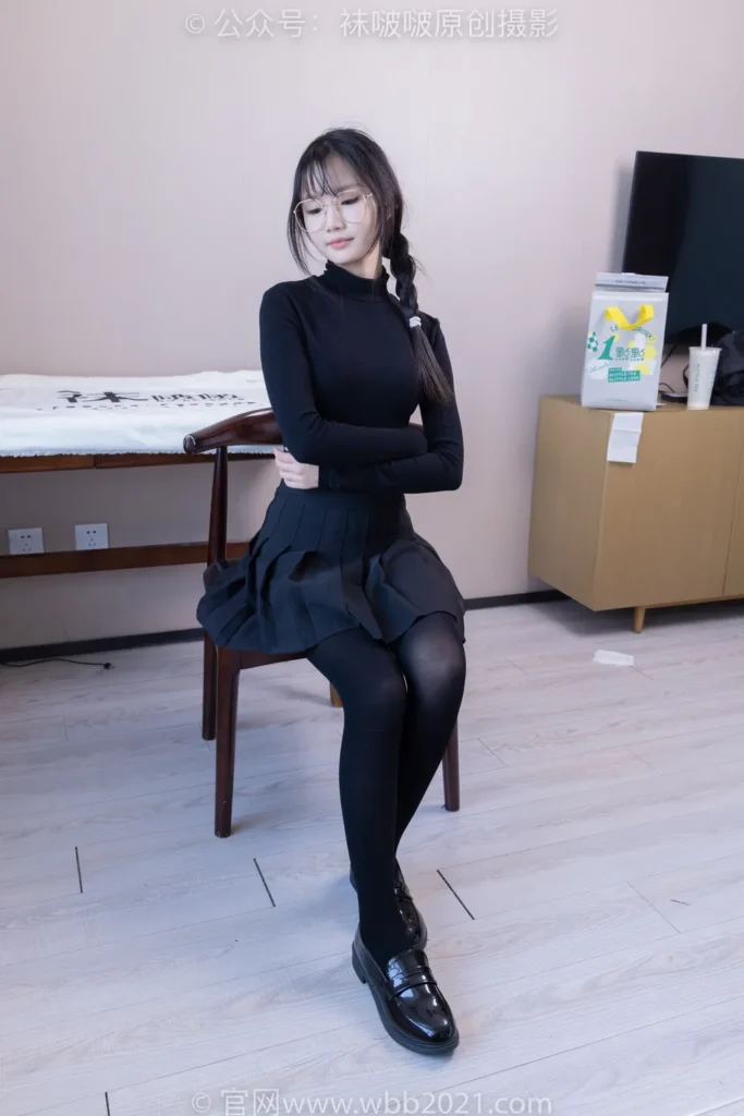 [BoBoSocks袜啵啵]NO.523 甜甜圈-皮鞋、厚黑丝[145P/1V/6.12GB]插图1