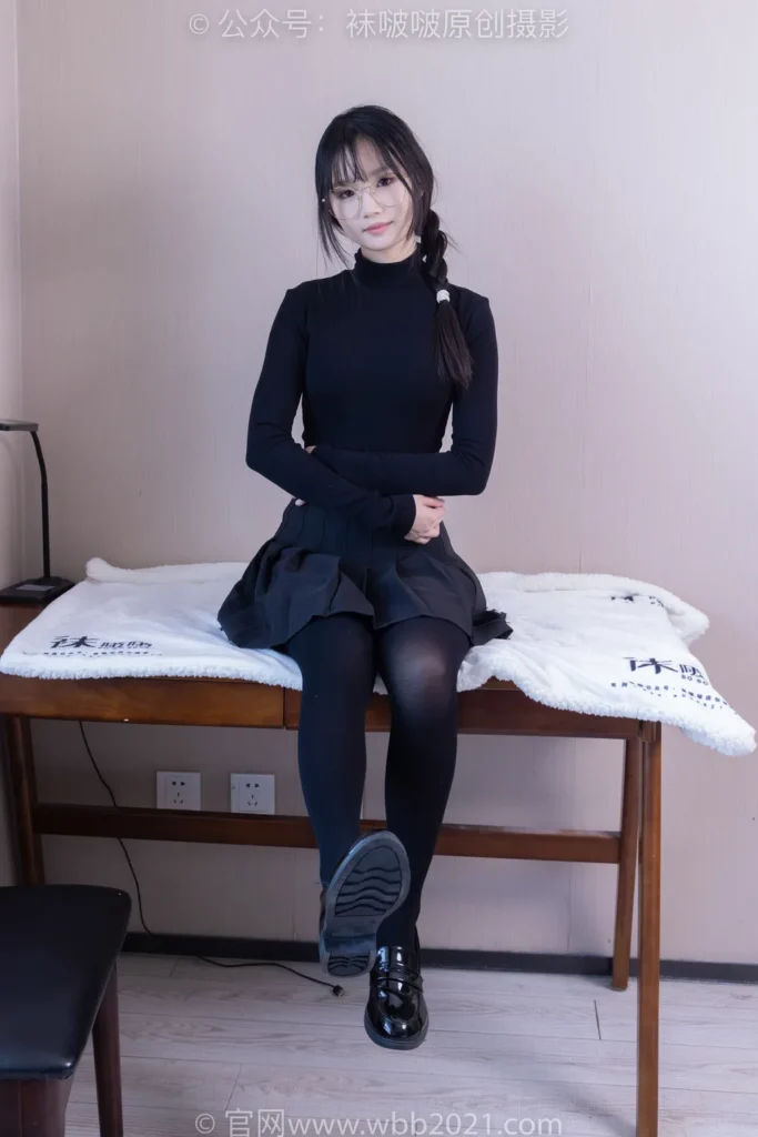 [BoBoSocks袜啵啵]NO.523 甜甜圈-皮鞋、厚黑丝[145P/1V/6.12GB]插图2