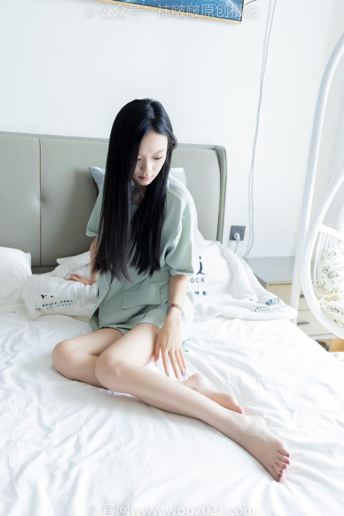 [BoBoSocks袜啵啵]NO.526 焦糖-三双高跟鞋、薄肉丝（脚尖透明款）、裸足（红色美甲）（花絮版）[145P/1V/6.00GB]插图1