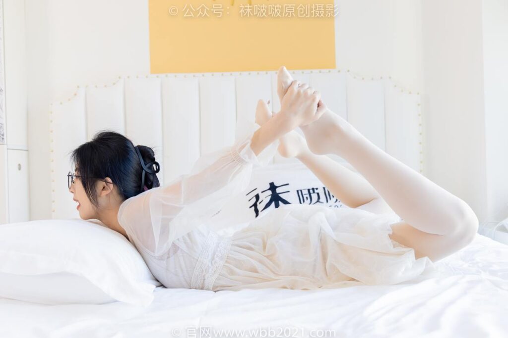 [BoBoSocks袜啵啵]NO.532 奶油-平底鞋、厚肉丝、瑜伽动作,皮筋绑脚老头乐挠脚剧情[140P/1V/5.03GB]插图3