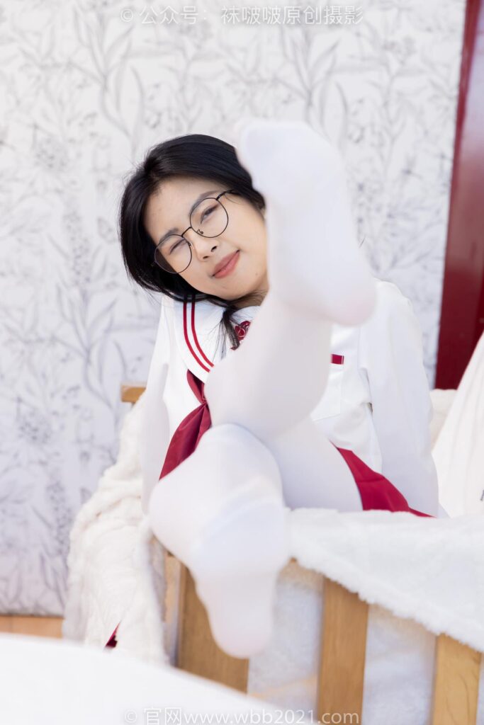 [BoBoSocks袜啵啵]NO.545 奶油-白色马丁靴、厚白丝、jk制服、瑜伽动作时用老头乐挠脚剧情[144P/1V/5.08GB]插图