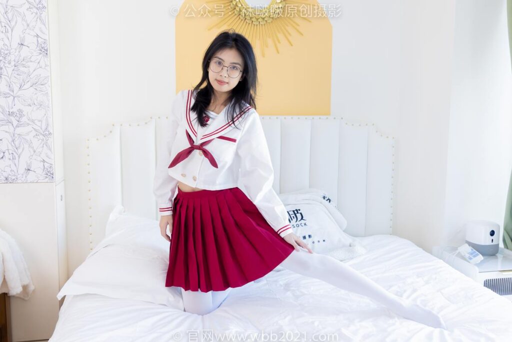 [BoBoSocks袜啵啵]NO.545 奶油-白色马丁靴、厚白丝、jk制服、瑜伽动作时用老头乐挠脚剧情[144P/1V/5.08GB]插图1