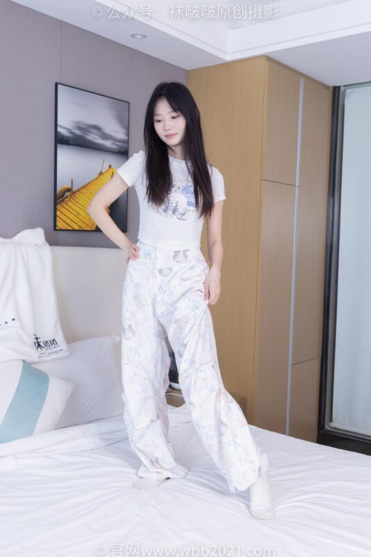 [BoBoSocks袜啵啵]NO.550 甜甜圈-板鞋自然穿脏白棉袜[148P/1V/5.90GB]-无料摄影圈