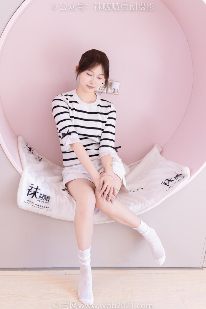 [BoBoSocks袜啵啵]NO.556 香菜-帆布鞋、白棉袜、裸足[149P/1V/5.75GB]插图3