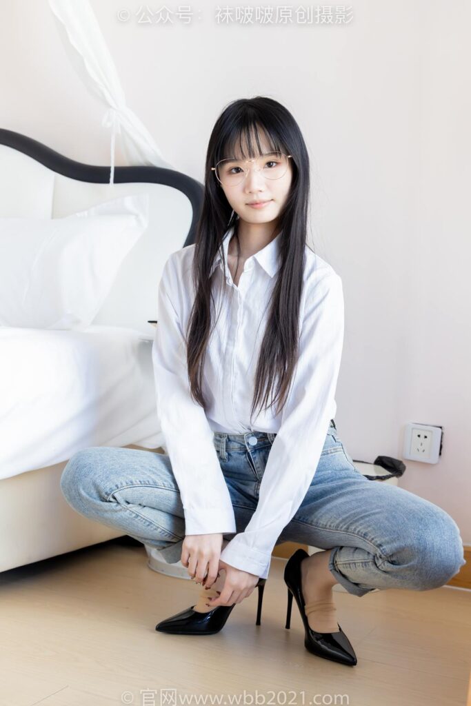 [BoBoSocks袜啵啵]NO.559 甜甜圈-高跟鞋、短肉丝、垫脚半蹲半脱袜子剧情[146P/1V/6.22GB]插图2