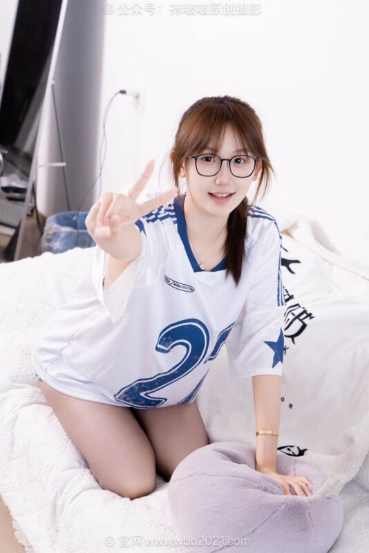 [BoBoSocks袜啵啵]NO.590 香菜-板鞋、短白棉袜、油亮薄黑丝、分体牛仔裤[148P/1V/6.04GB]-无料摄影圈