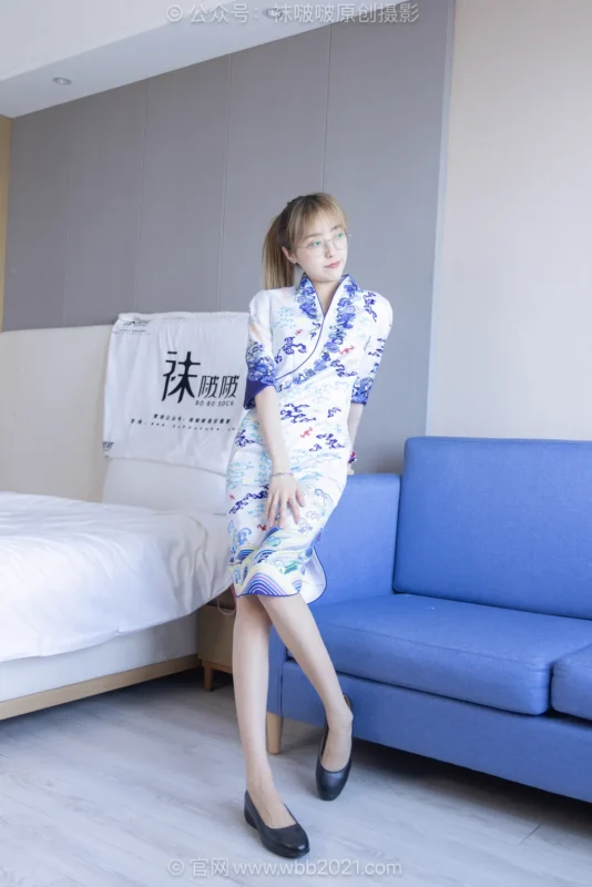[BoBoSocks袜啵啵]NO.604 稚予-皮鞋、薄肉丝、空姐旗袍制服[145P/1V/5.83GB]-无料摄影圈