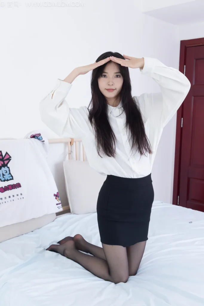 物恋传媒 NO.2506 茯苓-高跟凉鞋、薄肉丝、薄黑丝、裸足[170P/1V/3.74GB]插图3