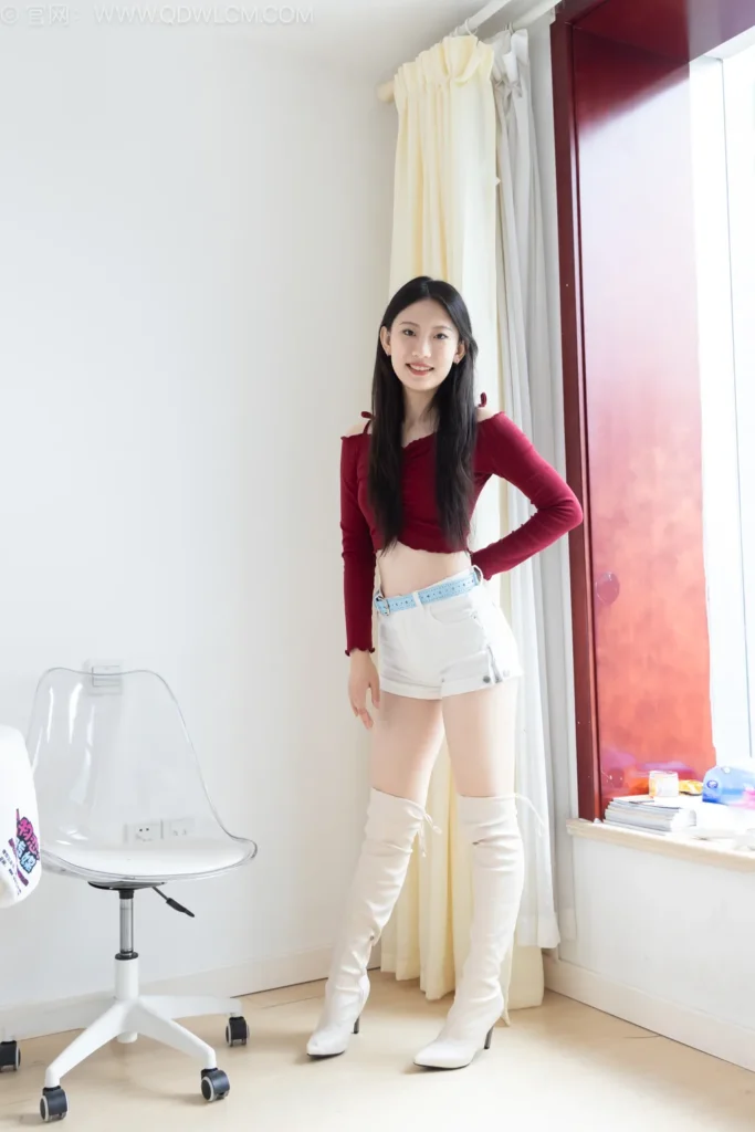 物恋传媒 NO.2507 奶糖-长靴、白棉袜、裸足[179P/1V/3.35GB]插图2