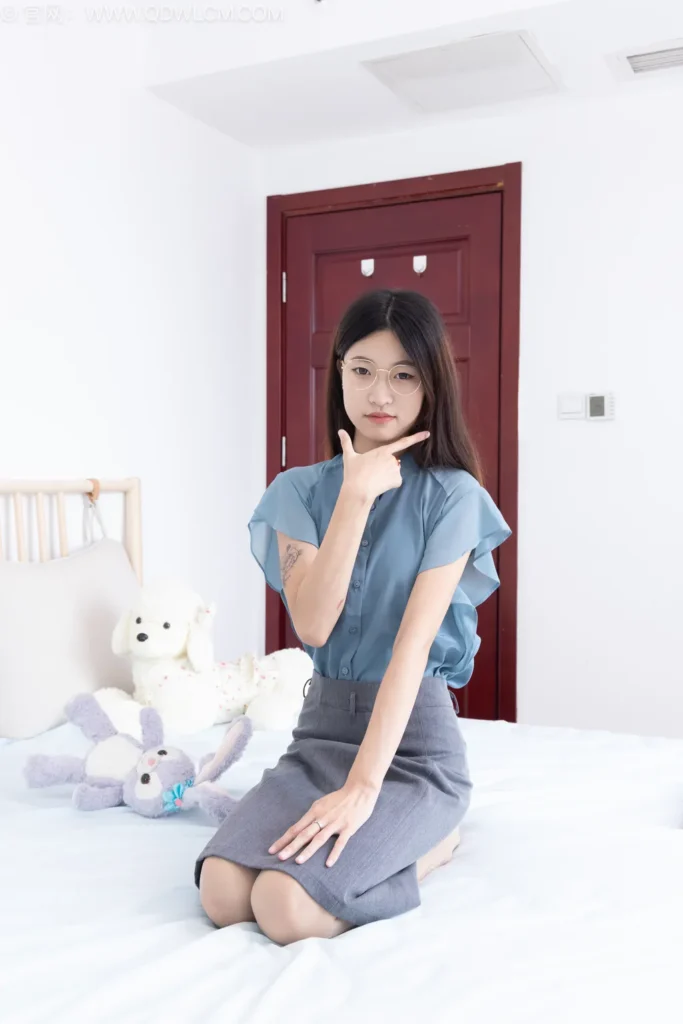 物恋传媒 NO.2508 小夏-高跟鞋、薄肉丝、裸足[150P/1V/6.04GB]插图3