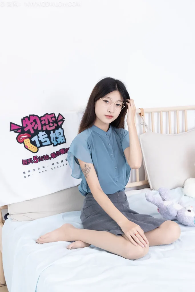 物恋传媒 NO.2508 小夏-高跟鞋、薄肉丝、裸足[150P/1V/6.04GB]插图2