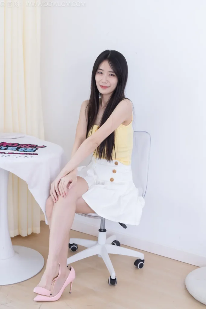 物恋传媒 NO.2510 菜菜-高跟鞋、高跟凉鞋、短白棉袜、裸足[170P/1V/6.55GB]插图3