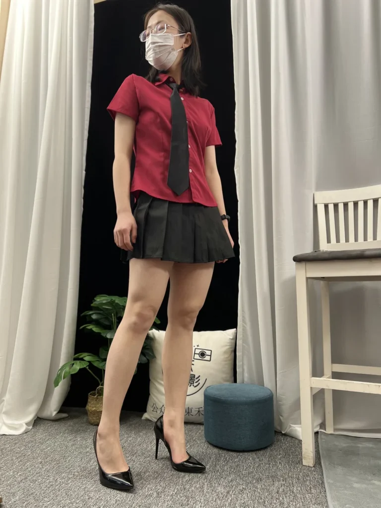 三禾摄影 NO.021 短裙 凉拖 帆布鞋 高跟[217P/2V/5.94GB]插图3