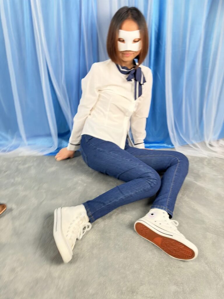 三禾摄影 NO.024 牛仔裤里丝 帆布鞋 高跟[201P/2.03GB]插图2