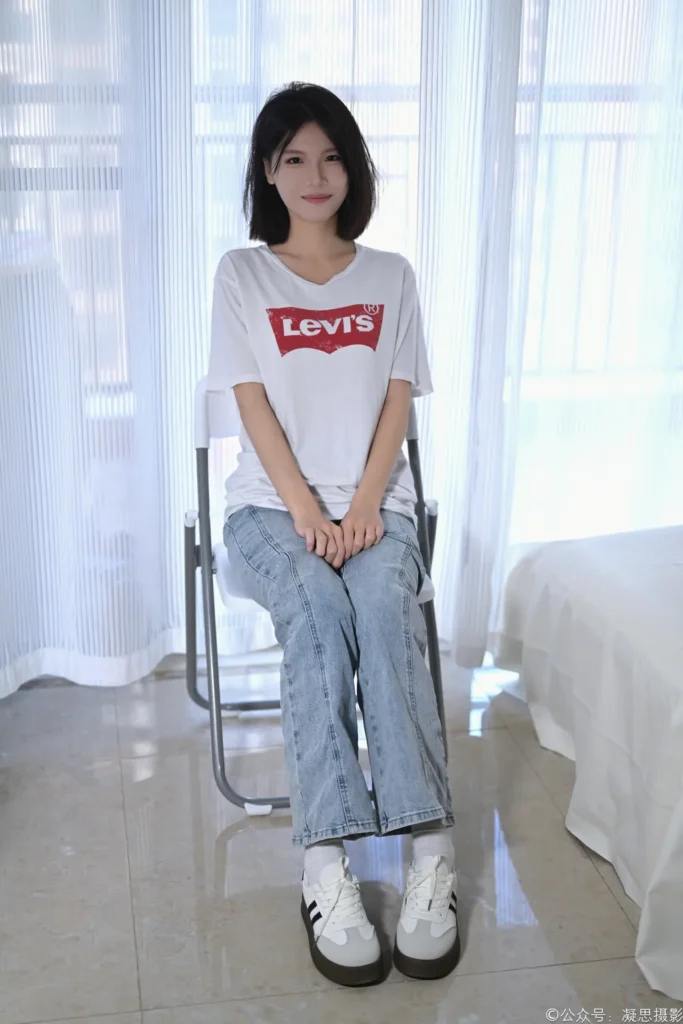 凝思摄影 NO.035 小睿-T恤、短白袜、平底鞋[145P/1V/5.48GB]插图1