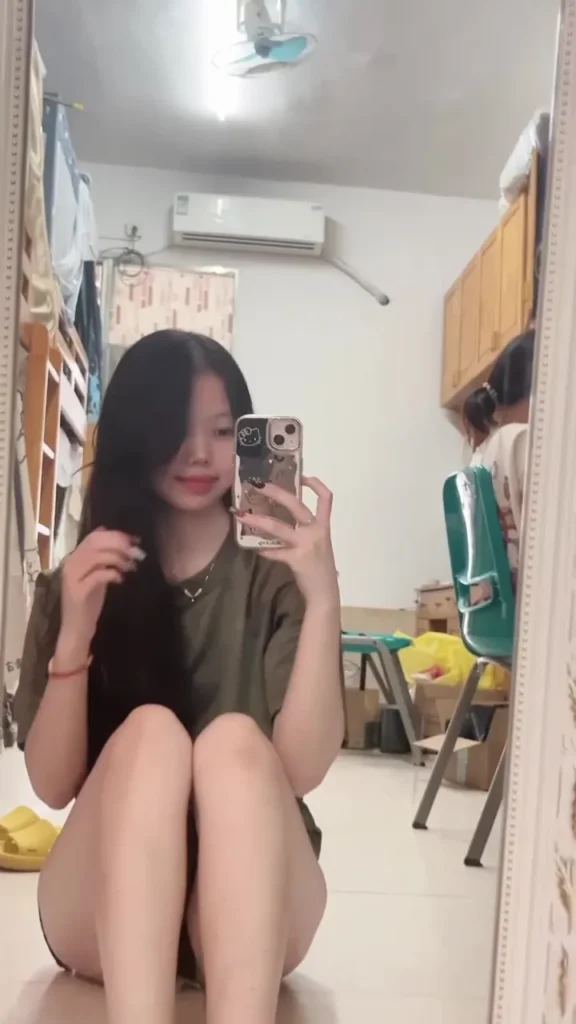 脚模面试脸足同框套路系列-176 大学宿舍 [17V/100M]插图