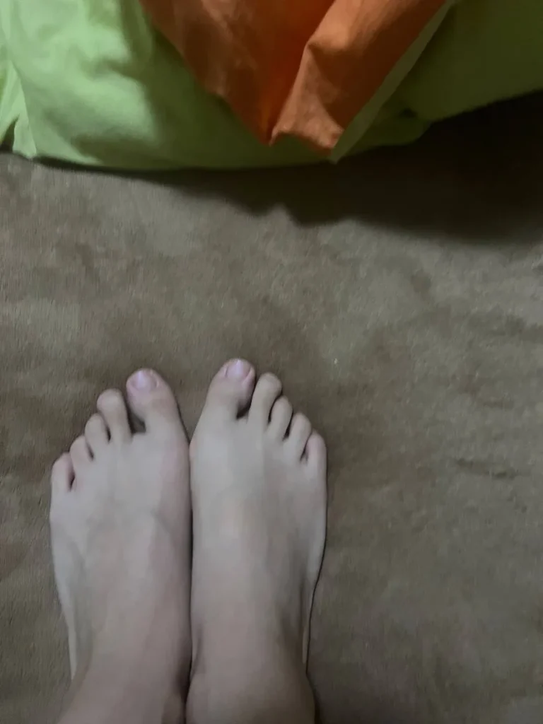 脚模面试脸足同框套路系列-180 高颜值红白脚 [5V/71M]插图3