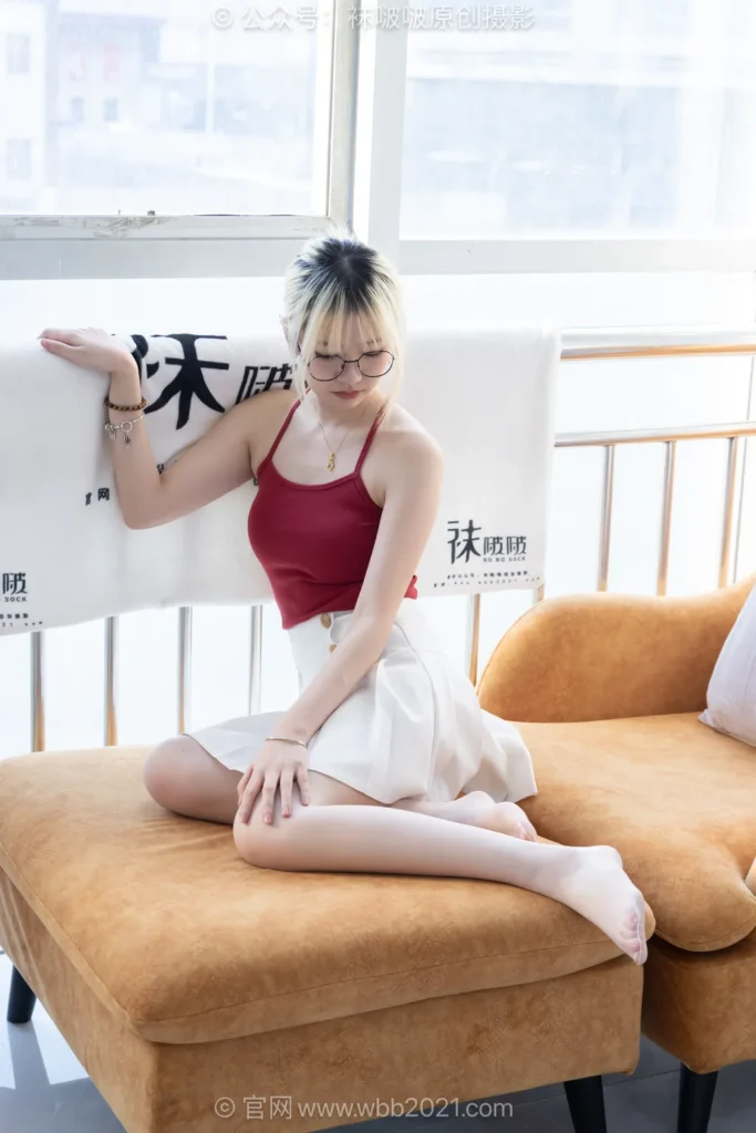 [BoBoSocks袜啵啵]NO.612 小甜豆-高跟鞋、油亮薄白丝[150P/1V/5.44GB]插图3