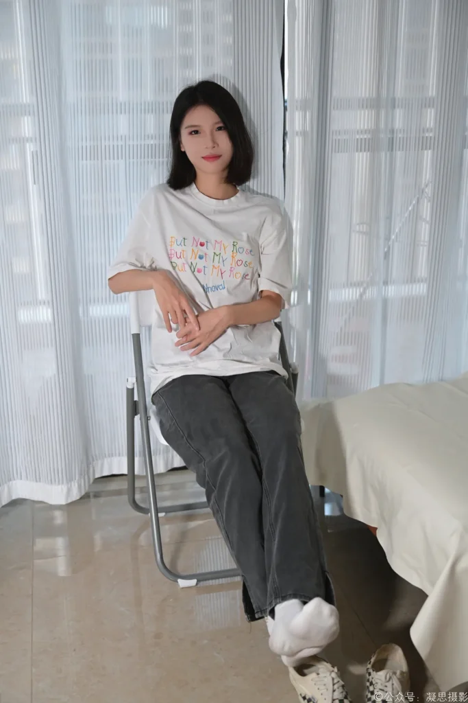 凝思摄影 NO.042 小睿-T恤、短白袜、平底鞋[135P/1V/5.20GB]插图3