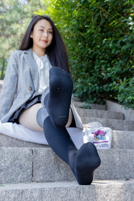 物恋传媒 NO.2511 岚岚-制服、皮鞋、黑灰拼接过膝袜、厚肉丝[200P/1V/6.35GB]-无料摄影圈