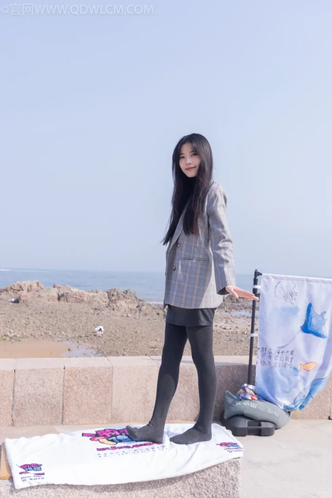 物恋传媒 NO.2517 茯苓-高跟鞋、超厚灰连裤袜[210P/1V/6.36GB]插图3